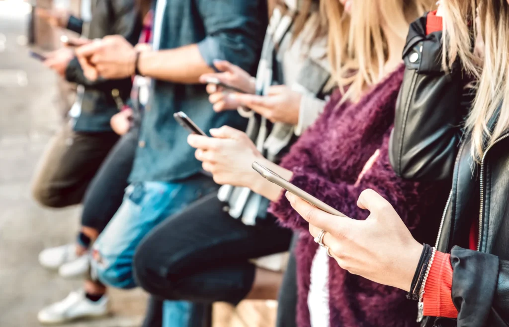 Modern Friendships: Are Teens Losing the Art of Real Connection?